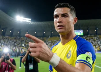 Cristiano Ronaldo com a camisa do Al Nassr durante partida da Liga Saudita.