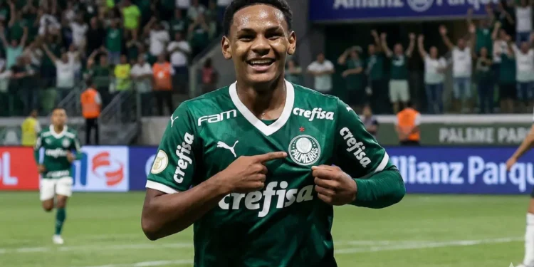 Jovem promessa do futebol brasileiro celebrando gol na Copinha 2026.